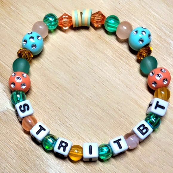 It's time to go- Taylor Swift Friendship Bracelet - Picture 3 of 4